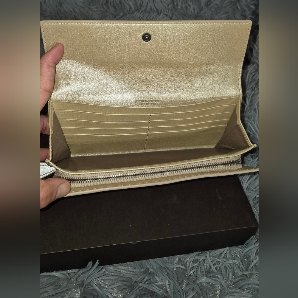 Bottega Veneta Cream shiny golden color long wallet - Picture 8 of 15
